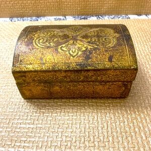 Vintage Italian Florentine Box with gold gilt leaf 1960s